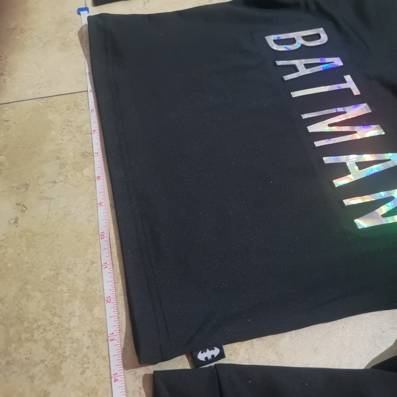 🔵 3/$30 Women's Cropped Batman Shirt - Picture 7 of 15